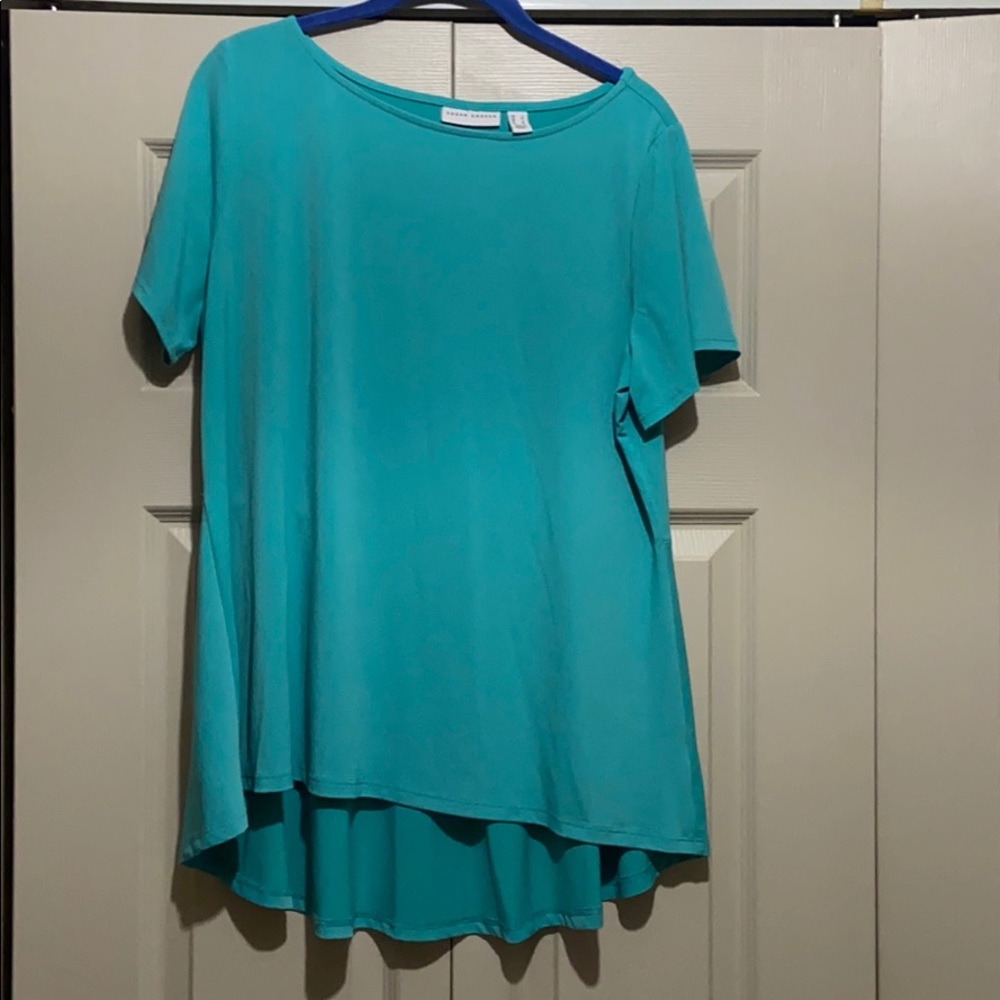 Susan Graver Large peplum back blouse